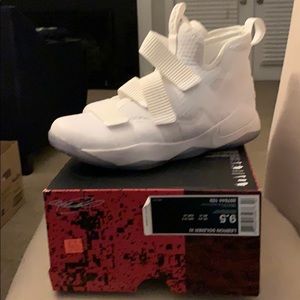 Nike Lebron Solider XI - White Pure Platinum